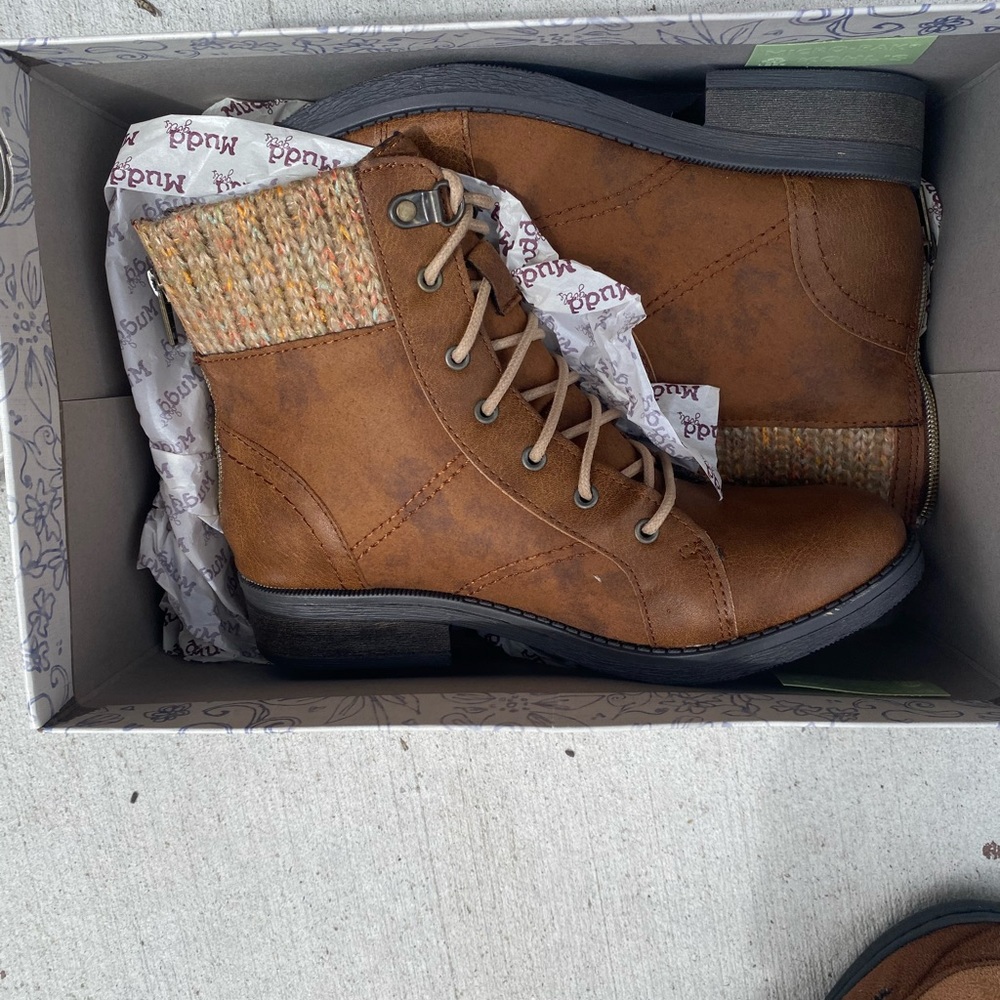 MUDD girls ankle boots Size 4